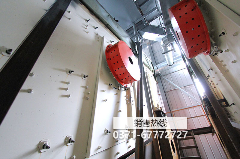 輪胎車載式流動(dòng)制砂機(jī)獨(dú)立自成生產(chǎn)線工作效率更高