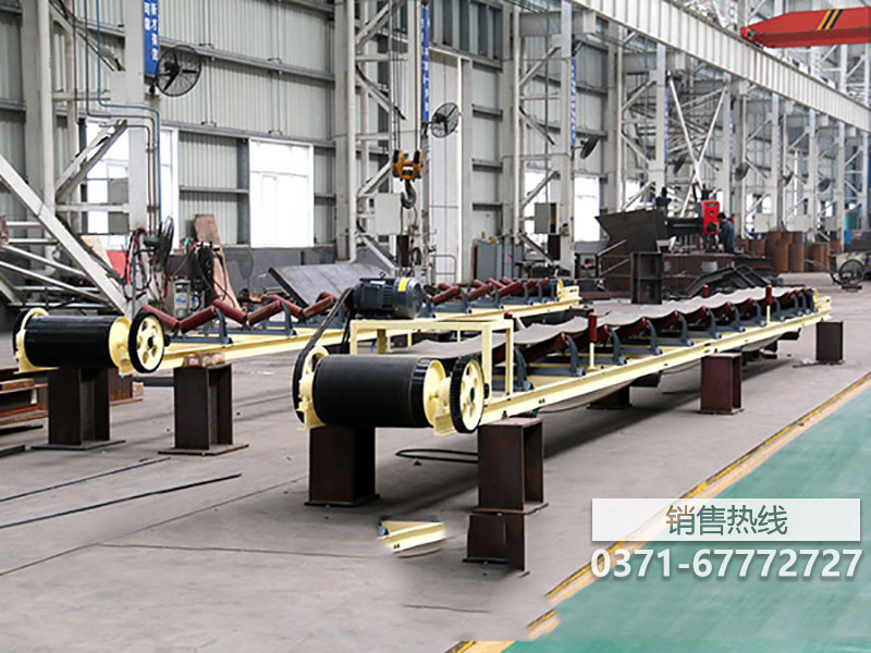 ?？诓凼浇o料機(jī)公司